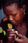 Uganda - Kyarusozi - woman doing braids - photos of Africa by F.Rigaud