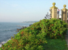 Newport (Rhode Island): along the Cliff Walk - photo by G.Frysinger