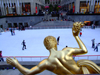 Manhattan (New York City): Rockefeller Plaza - Prometheus, fire and the ice rink - photo by M.Bergsma