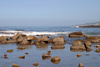 USA - Palos Verdes (California): rocky path to the water (photo by C.Palacio)