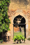 Stone Town, Zanzibar, Tanzania: Old fort - ogival arch - Arab fort - Ngome Kongwe - photo by M.Torres